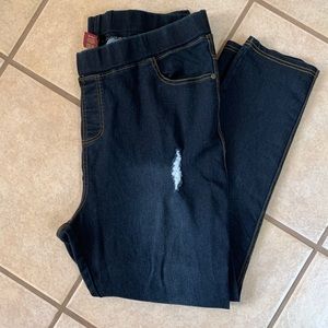 Distressed dark jeggings